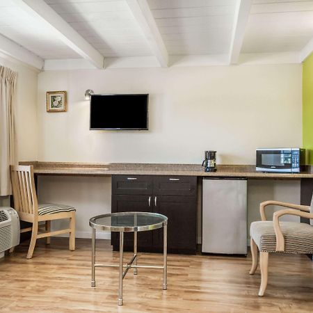 Travelodge By Wyndham Fairfield/Napa Valley Exterior photo