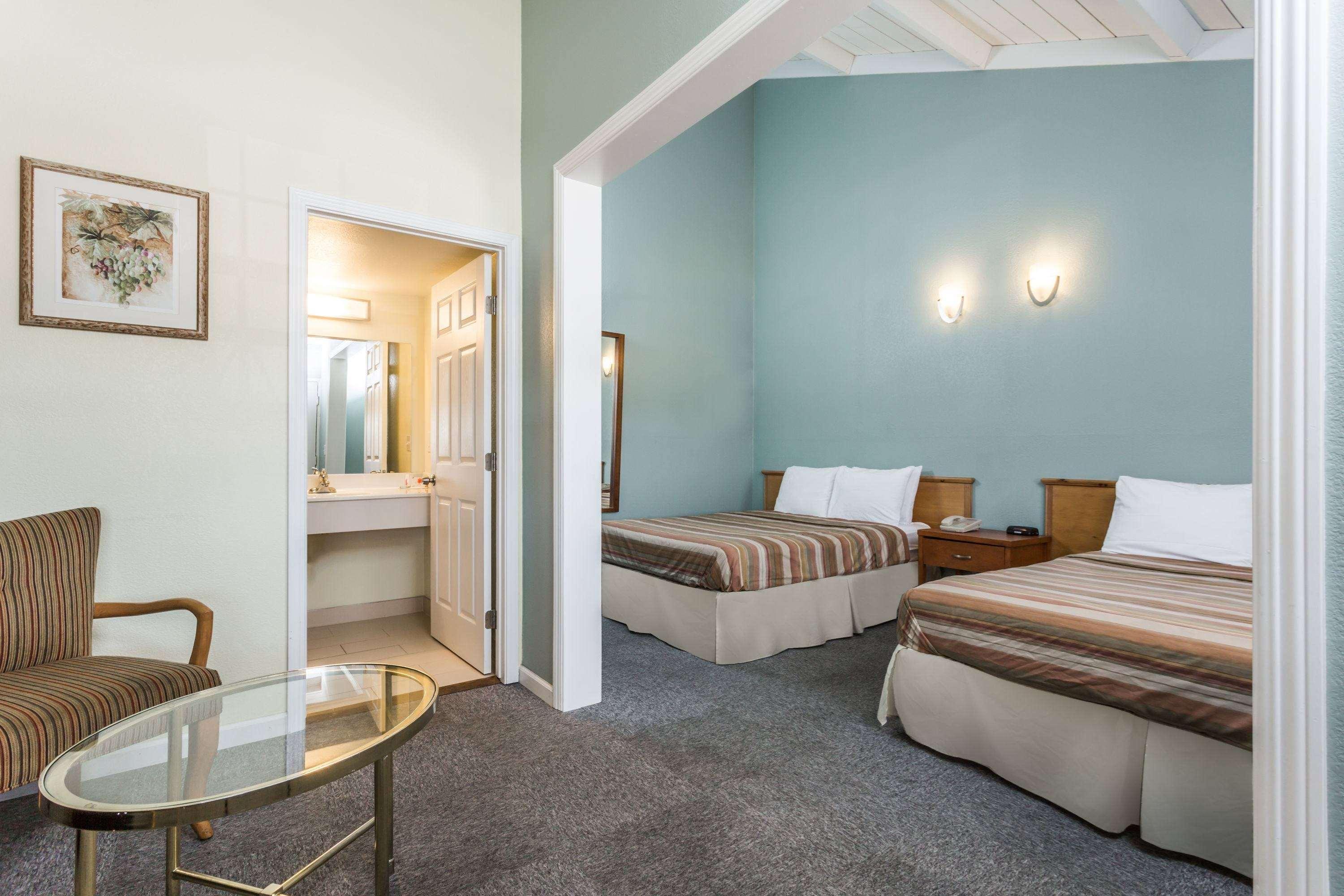 Travelodge By Wyndham Fairfield/Napa Valley Exterior photo