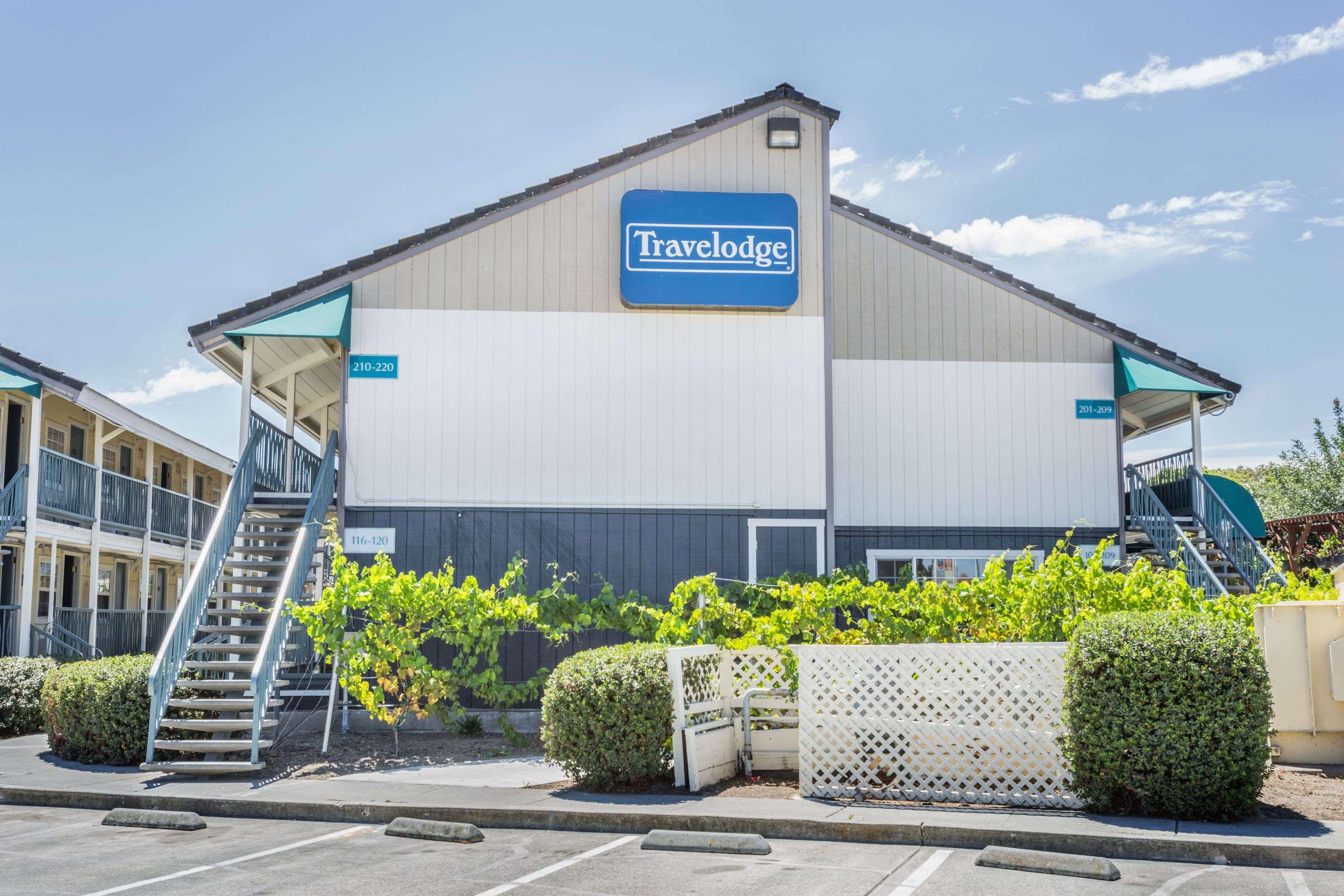 Travelodge By Wyndham Fairfield/Napa Valley Exterior photo
