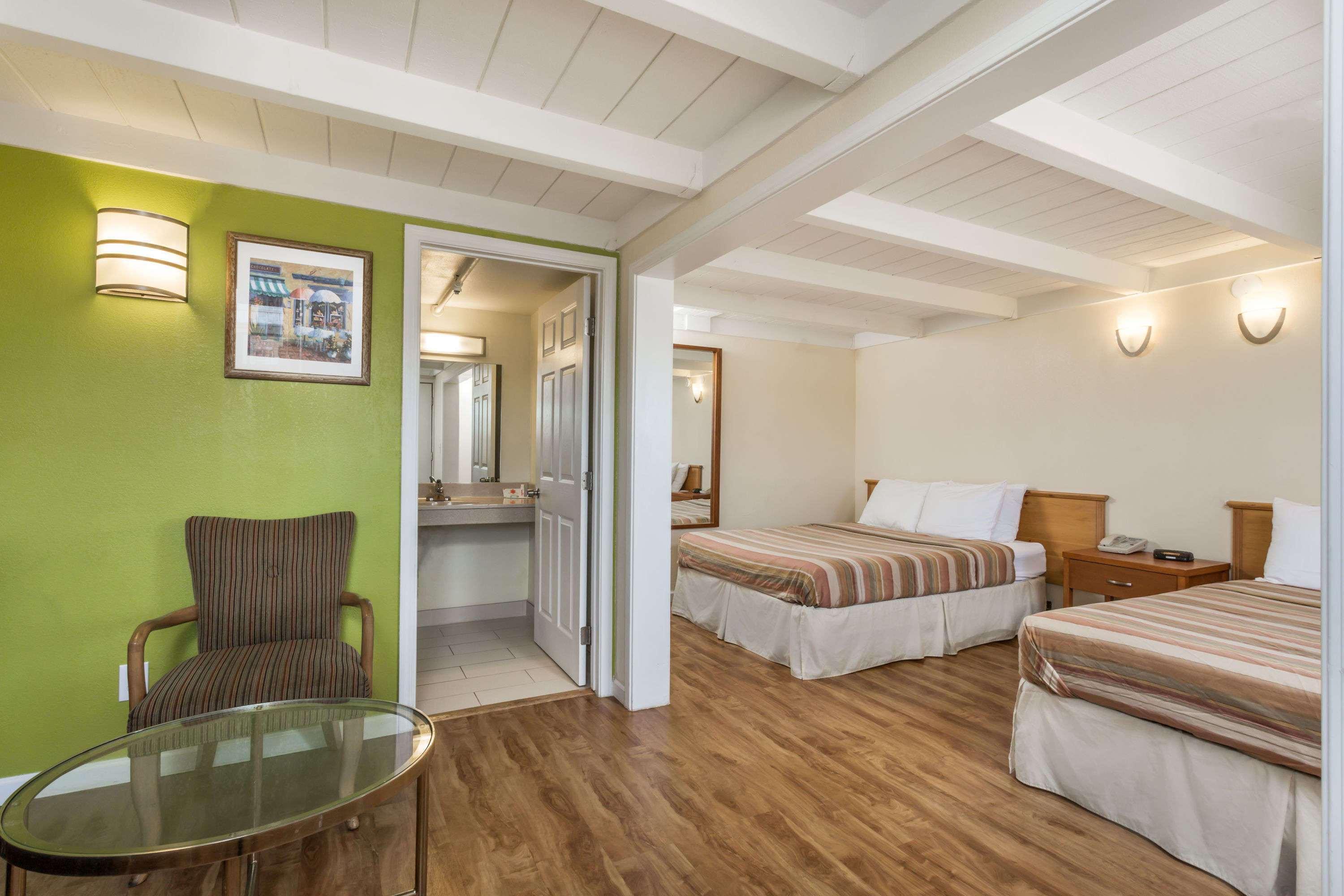 Travelodge By Wyndham Fairfield/Napa Valley Exterior photo