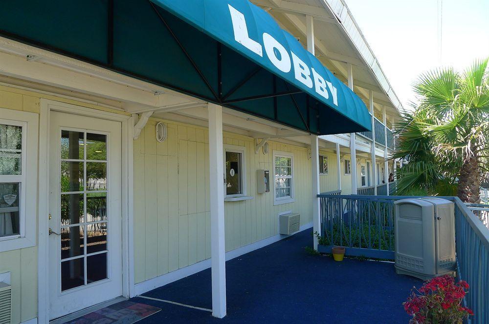 Travelodge By Wyndham Fairfield/Napa Valley Exterior photo