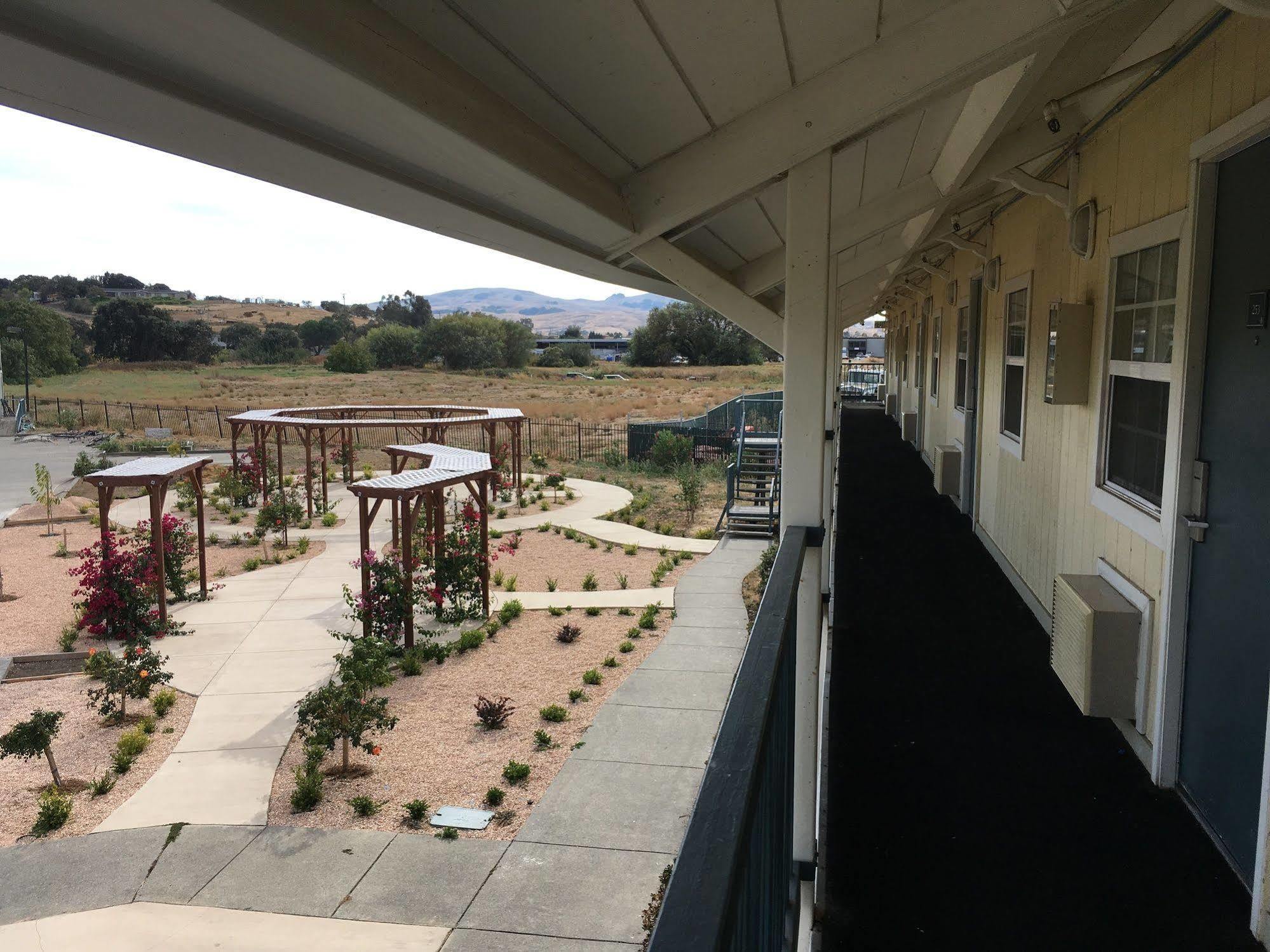 Travelodge By Wyndham Fairfield/Napa Valley Exterior photo