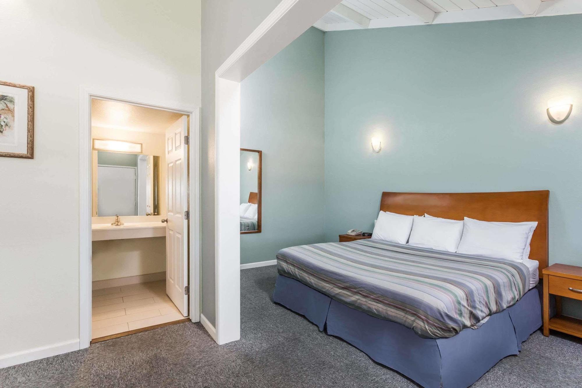 Travelodge By Wyndham Fairfield/Napa Valley Exterior photo