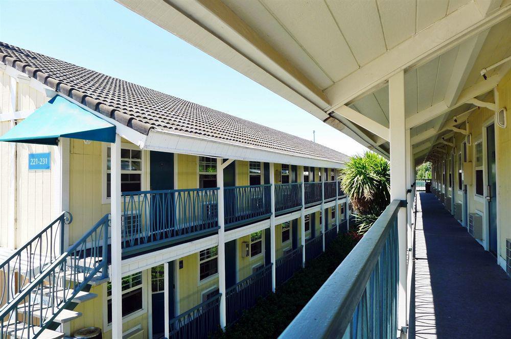 Travelodge By Wyndham Fairfield/Napa Valley Exterior photo